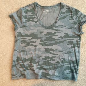 Universal thread, 100% cotton camouflage V-neck T-shirt